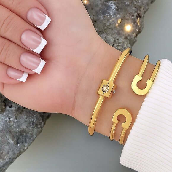 ๐ 18K Gold Plated Stainless Steel Modern Open Cuff Pin-Shaped Trendy Bracelet - Picture 4 of 15